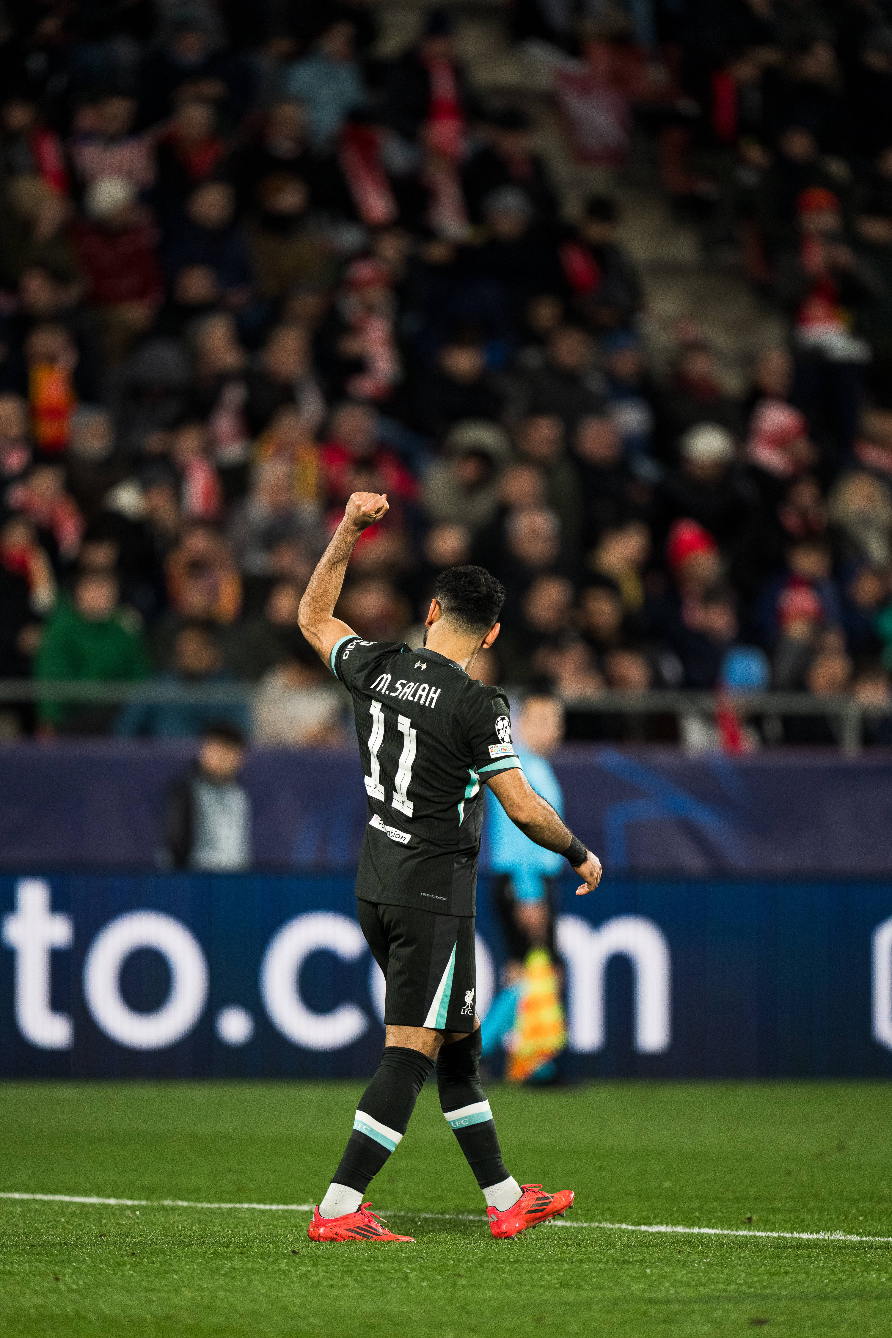 英雄联盟-转会期国际米兰豪取连胜：欧冠节点到来，赛场秩序良好，年轻球员得到机会的简单介绍